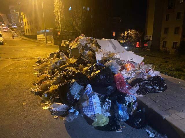 Belediye işçilerle anlaştı! Maltepe'yi çöp dağlarına çeviren grev sona erdi Belediye işçilerle anlaştı! Maltepe'yi çöp dağlarına çeviren grev sona erdi