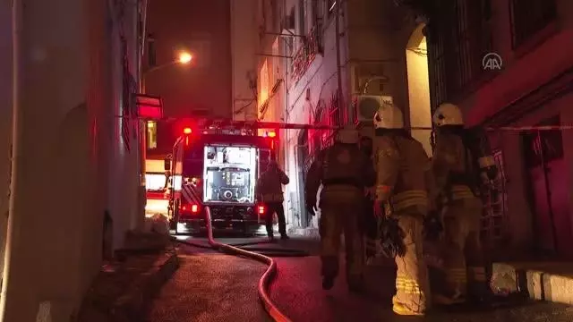 Son dakika haber | Beyoğlu'nda binada çıkan yangında 1 kişi yaralandı Son dakika haber | Beyoğlu'nda binada çıkan yangında 1 kişi yaralandı