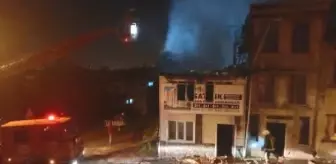 Son dakika haberleri | Bursa'da 3 katlı müstakil evde başlayan yangın apartmana sıçradı
