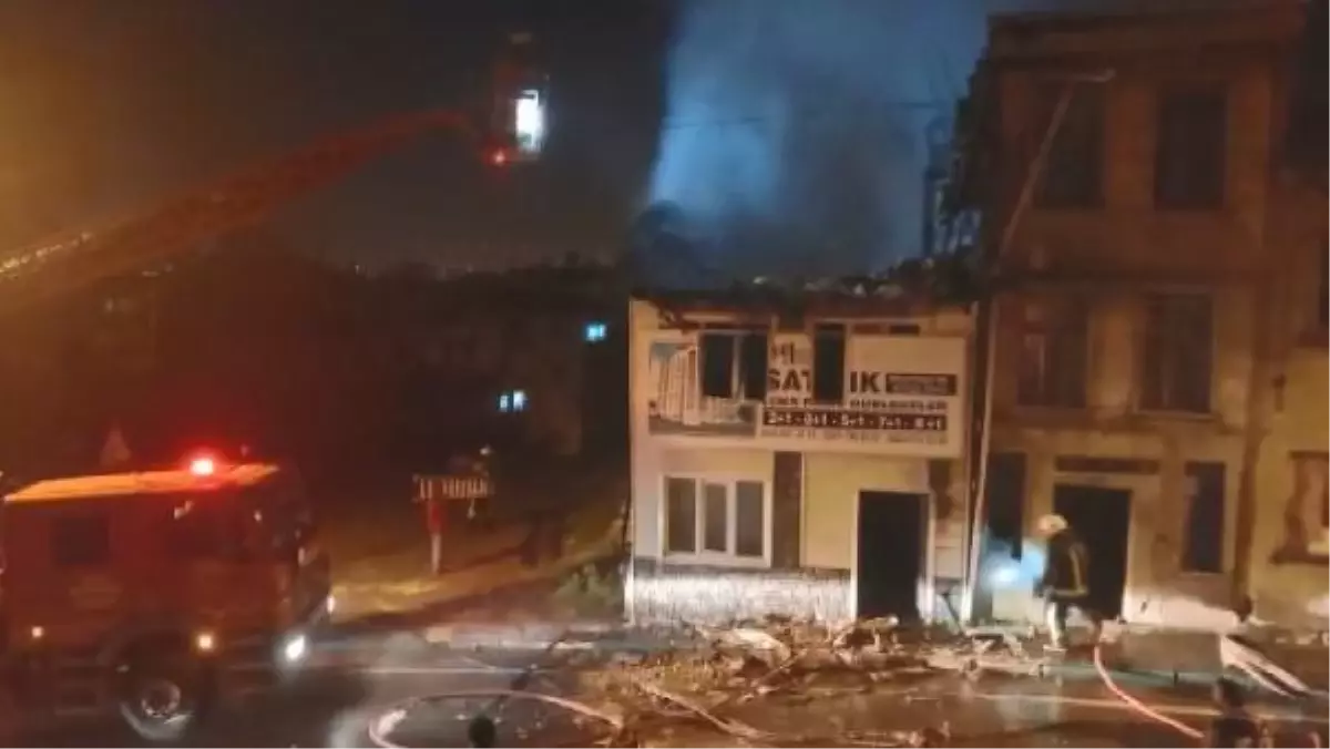 Son dakika haberleri | Bursa'da 3 katlı müstakil evde başlayan yangın apartmana sıçradı