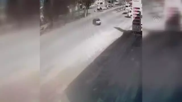 Konya'da 'drift' yapan sürücüye toplam 10 bin 169 lira ceza Konya'da 'drift' yapan sürücüye toplam 10 bin 169 lira ceza