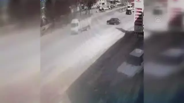 Konya'da 'drift' yapan sürücüye toplam 10 bin 169 lira ceza Konya'da 'drift' yapan sürücüye toplam 10 bin 169 lira ceza