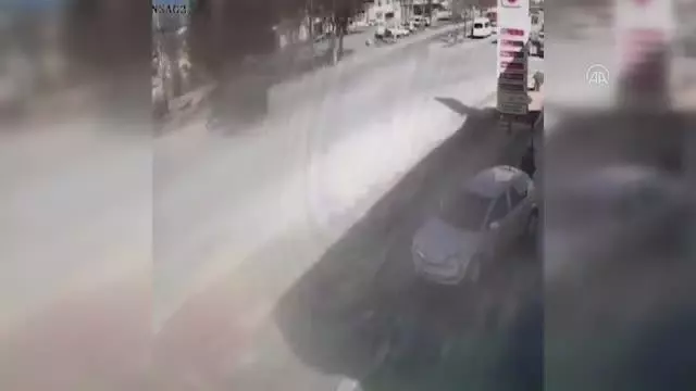 Konya'da 'drift' yapan sürücüye toplam 10 bin 169 lira ceza Konya'da 'drift' yapan sürücüye toplam 10 bin 169 lira ceza