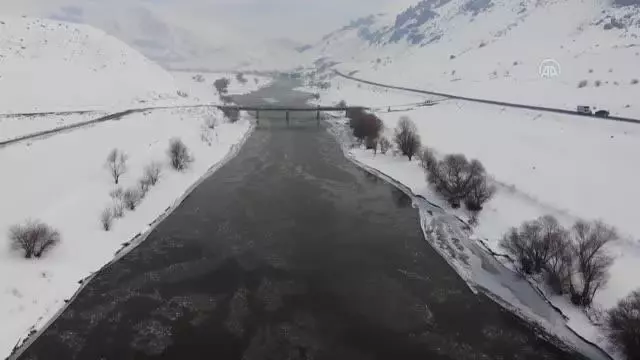 Son dakika... (DRONE) Murat Nehri'nin yüzeyinde akan buzlar görsel şölen sundu Son dakika... (DRONE) Murat Nehri'nin yüzeyinde akan buzlar görsel şölen sundu