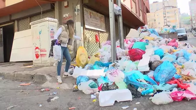 Belediye işçilerle anlaştı! Maltepe'yi çöp dağlarına çeviren grev sona erdi Belediye işçilerle anlaştı! Maltepe'yi çöp dağlarına çeviren grev sona erdi