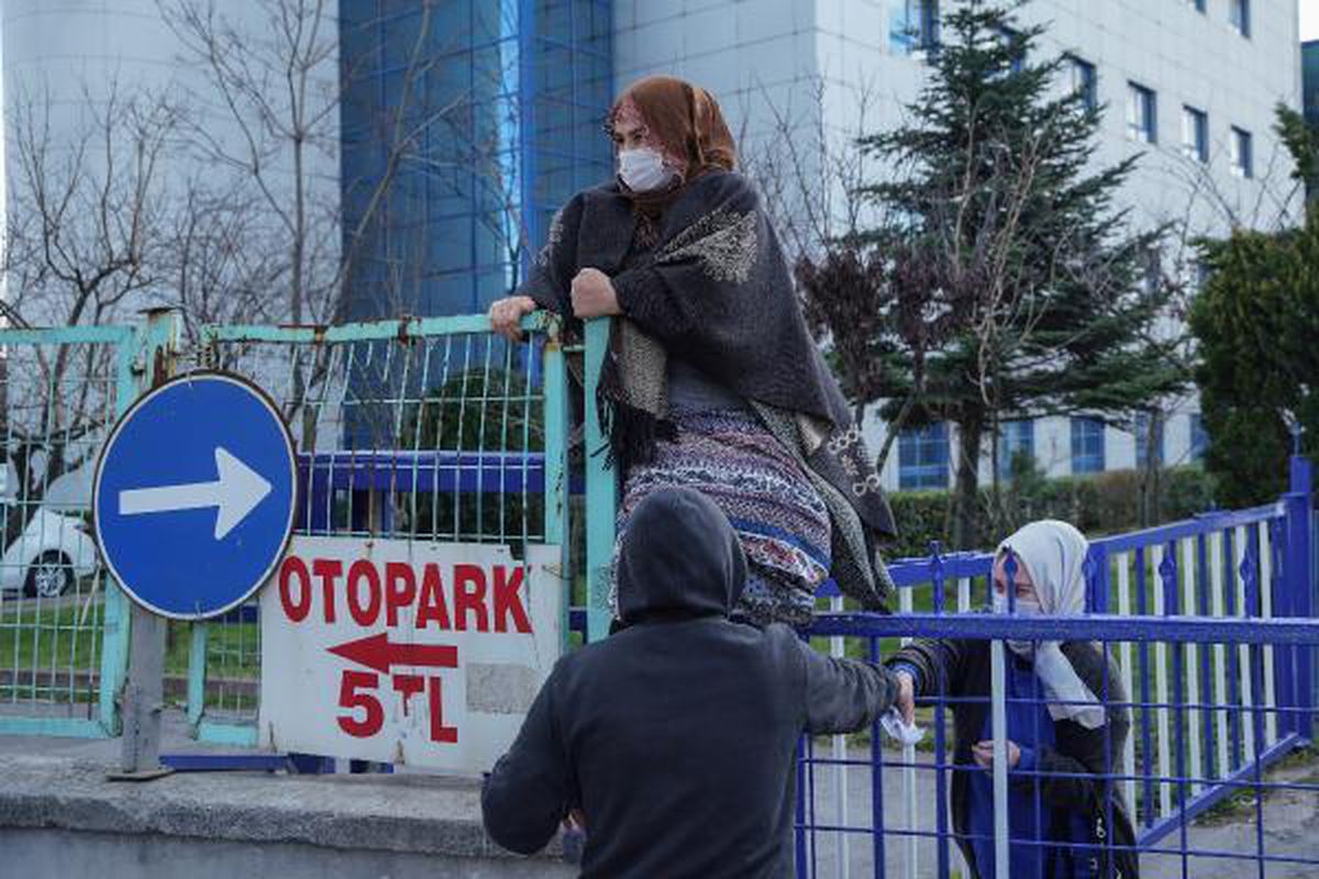Vergi dairesine borçlarını ödemek için gidenler, kapalı kapı sürpriziyle karşılaştılar