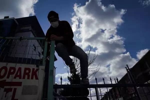 Vergi dairesine borçlarını ödemek için gidenler, kapalı kapı sürpriziyle karşılaştılar Vergi dairesine borçlarını ödemek için gidenler, kapalı kapı sürpriziyle karşılaştılar