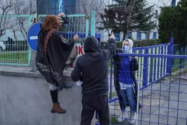 Vergi dairesine borçlarını ödemek için gidenler, kapalı kapı sürpriziyle karşılaştılar Vergi dairesine borçlarını ödemek için gidenler, kapalı kapı sürpriziyle karşılaştılar