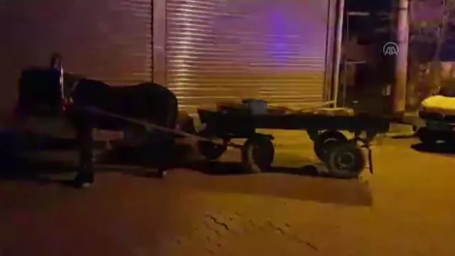 İnegöl'de at arabalı hırsızlık şüphelisi 2 kişi gözaltına alındı İnegöl'de at arabalı hırsızlık şüphelisi 2 kişi gözaltına alındı