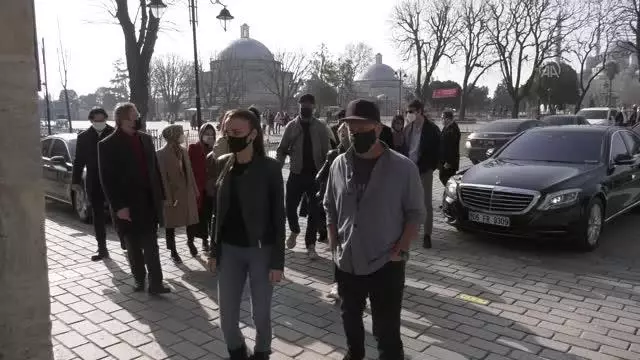 İngiliz senarist ve yönetmen Guy Ritchie, Ayasofya ve Topkapı Sarayı'nı gezdi İngiliz senarist ve yönetmen Guy Ritchie, Ayasofya ve Topkapı Sarayı'nı gezdi
