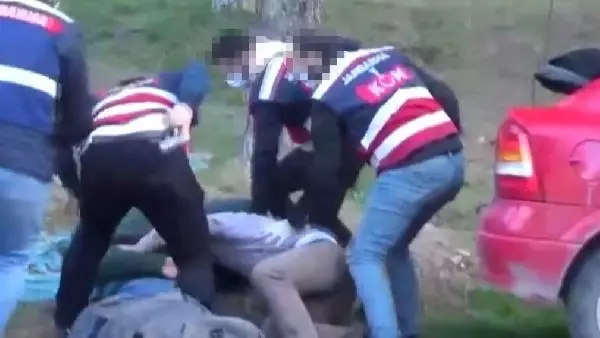 Son dakika haberi: Jandarmanın nefes kesen uyuşturucu operasyonu kamerada: 126 kilogram uyuşturucu ele geçirildi Son dakika haberi: Jandarmanın nefes kesen uyuşturucu operasyonu kamerada: 126 kilogram uyuşturucu ele geçirildi