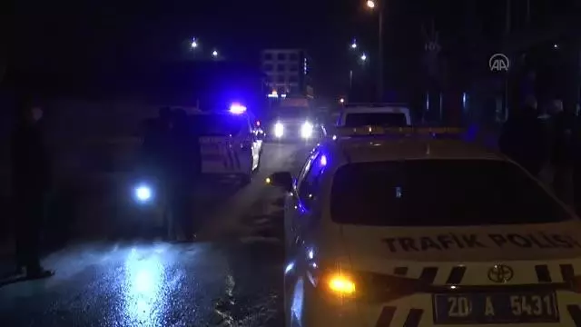 Son dakika! Kaza yapan motosikletin sürücüsü 800 metre ileride ölü bulundu Son dakika! Kaza yapan motosikletin sürücüsü 800 metre ileride ölü bulundu