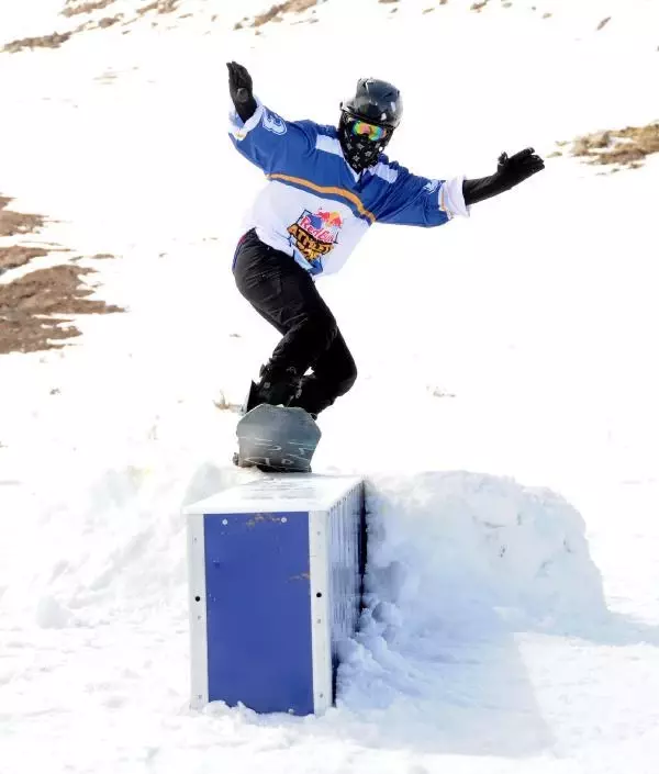 Snowboard tutkunları için Red Bull Athlete Zone Erciyes'te yapıldı Snowboard tutkunları için Red Bull Athlete Zone Erciyes'te yapıldı