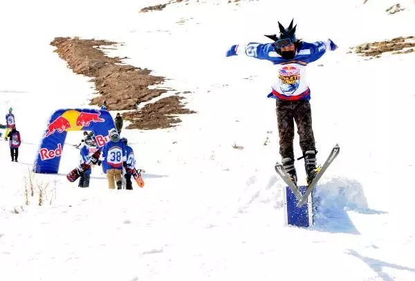 Snowboard tutkunları için Red Bull Athlete Zone Erciyes'te yapıldı Snowboard tutkunları için Red Bull Athlete Zone Erciyes'te yapıldı