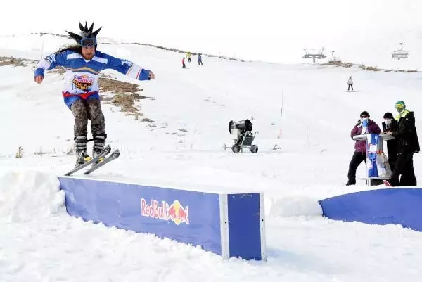 Snowboard tutkunları için Red Bull Athlete Zone Erciyes'te yapıldı Snowboard tutkunları için Red Bull Athlete Zone Erciyes'te yapıldı