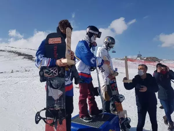 Snowboard tutkunları için Red Bull Athlete Zone Erciyes'te yapıldı Snowboard tutkunları için Red Bull Athlete Zone Erciyes'te yapıldı