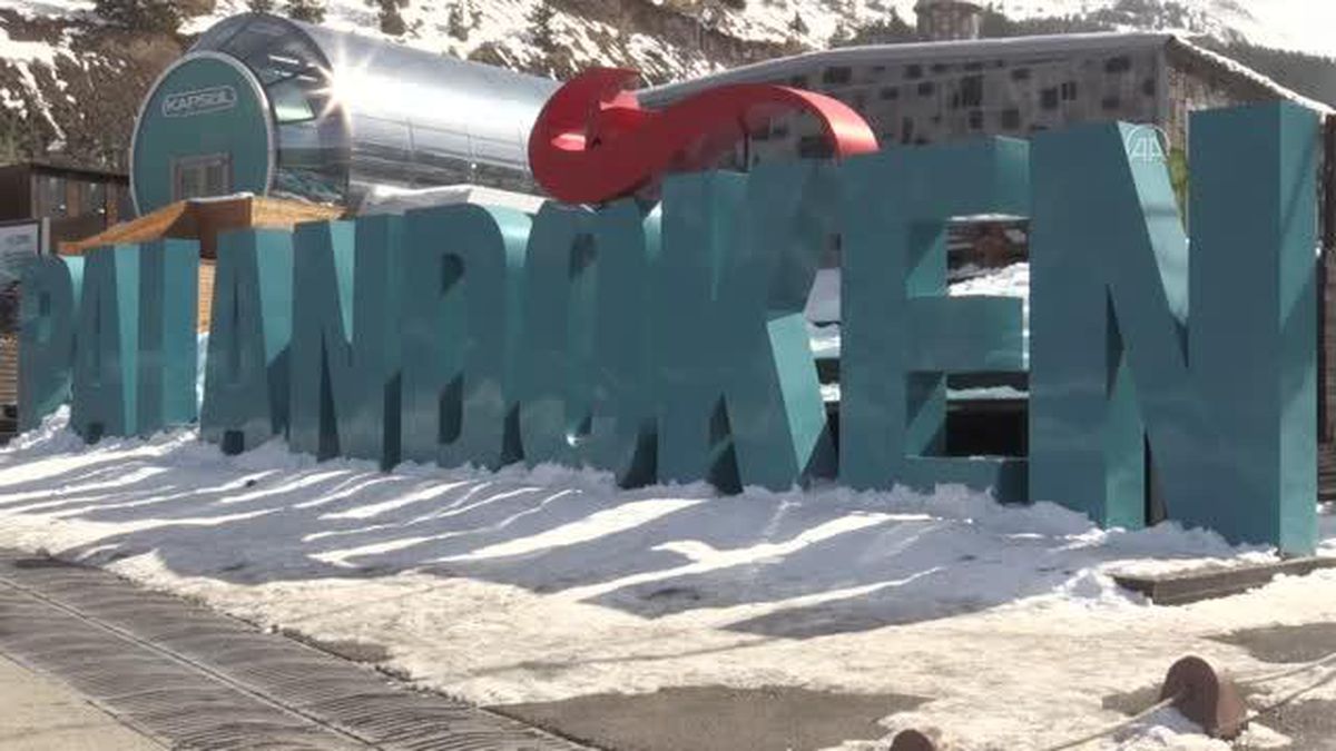 Kısıtlamadan muaf olan turistler hafta sonunda Palandöken'e akın etti