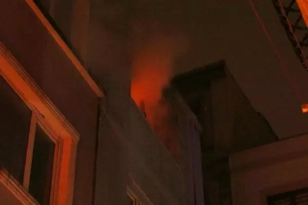 Son dakika haber | Beyoğlu'nda binada çıkan yangında 1 kişi yaralandı Son dakika haber | Beyoğlu'nda binada çıkan yangında 1 kişi yaralandı