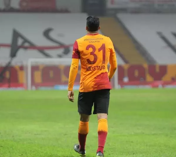 Lider Galatasaray'ın şampiyonluk yürüyüşü sürüyor Lider Galatasaray'ın şampiyonluk yürüyüşü sürüyor
