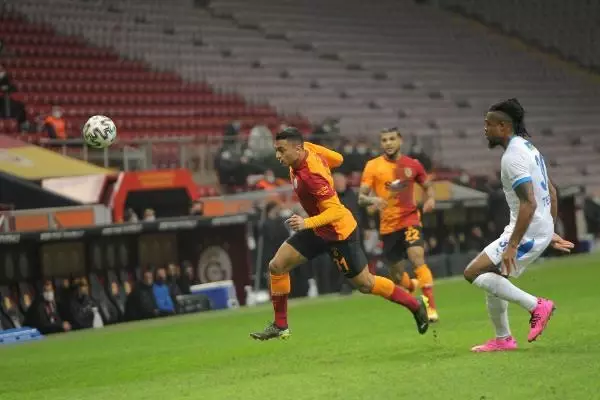 Lider Galatasaray'ın şampiyonluk yürüyüşü sürüyor Lider Galatasaray'ın şampiyonluk yürüyüşü sürüyor
