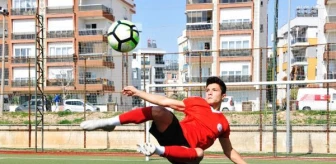 Lösemili Yaşar'ı, futbol aşkı hayata bağladı