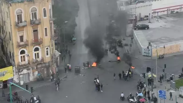 Lübnan'da son zamanlarda artan elektrik kesintileri protesto edildi Lübnan'da son zamanlarda artan elektrik kesintileri protesto edildi