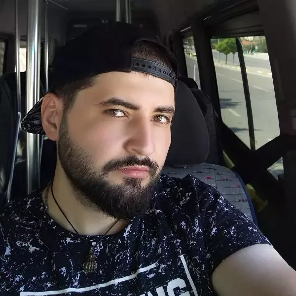 Motoruna çarparak ölümüne neden olduğu kuryeyi sokağa bırakıp kaçtı Motoruna çarparak ölümüne neden olduğu kuryeyi sokağa bırakıp kaçtı
