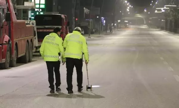 Motoruna çarparak ölümüne neden olduğu kuryeyi sokağa bırakıp kaçtı Motoruna çarparak ölümüne neden olduğu kuryeyi sokağa bırakıp kaçtı