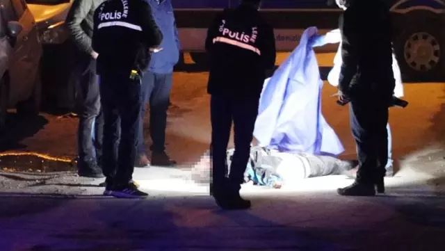 Motokuryeye çarparak ölümüne neden olan sürücü, genci sokak ortasında bırakıp kaçtı Motokuryeye çarparak ölümüne neden olan sürücü, genci sokak ortasında bırakıp kaçtı
