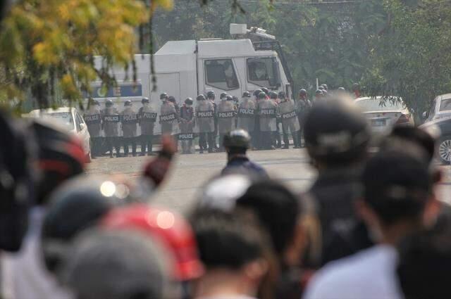 Myanmar'daki darbe karşıtı protestolara müdahalede en az 18 kişi hayatını kaybetti Myanmar'daki darbe karşıtı protestolara müdahalede en az 18 kişi hayatını kaybetti
