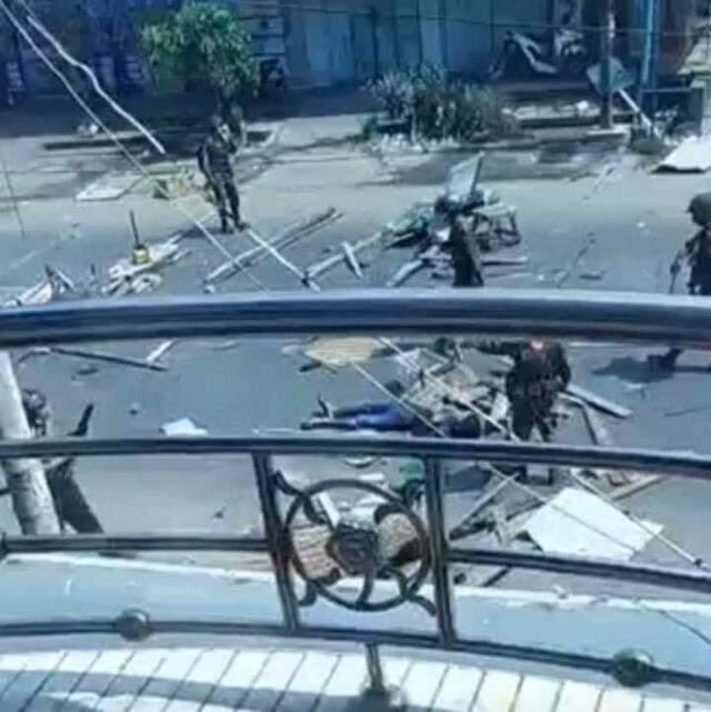 Ordunun yönetime el koyduğu Myanmar'da gerilim tırmanıyor: Polis bir göstericiyi vurarak öldürdü Ordunun yönetime el koyduğu Myanmar'da gerilim tırmanıyor: Polis bir göstericiyi vurarak öldürdü