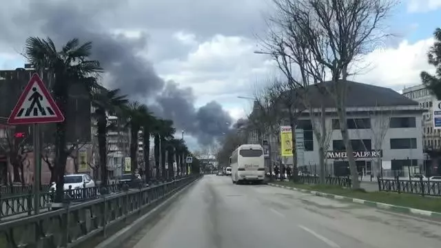 Son dakika haber! Oto yedek parça dükkanında çıkan yangına müdahale ediliyor (3) Son dakika haber! Oto yedek parça dükkanında çıkan yangına müdahale ediliyor (3)