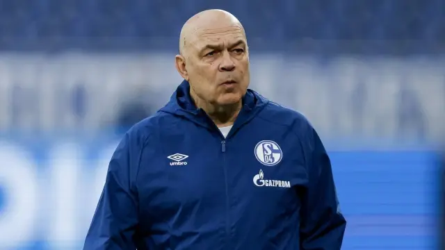 Schalke 04, kötü sonuçların ardından 3 kişinin görevine son verdi! 4. kez hoca değiştirdiler Schalke 04, kötü sonuçların ardından 3 kişinin görevine son verdi! 4. kez hoca değiştirdiler