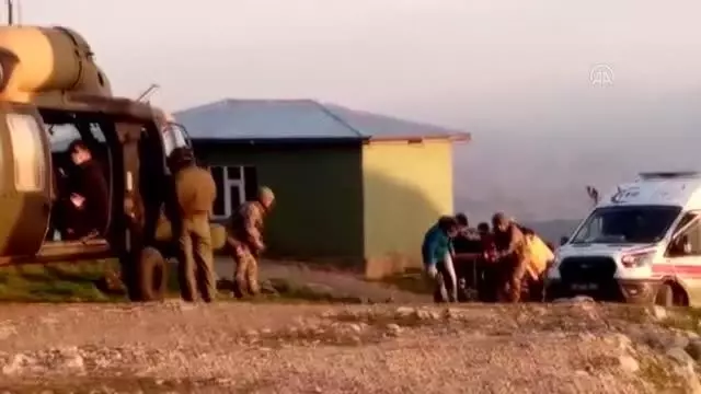 Şemdinli'de trafik kazasında ağır yaralanan çocuk, Kara Kuvvetlerine ait helikopterle hastaneye sevk edildi Şemdinli'de trafik kazasında ağır yaralanan çocuk, Kara Kuvvetlerine ait helikopterle hastaneye sevk edildi