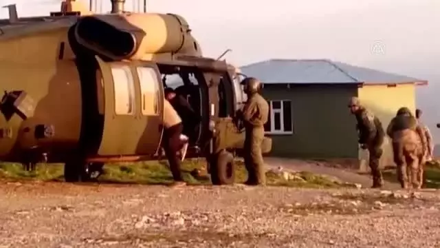 Şemdinli'de trafik kazasında ağır yaralanan çocuk, Kara Kuvvetlerine ait helikopterle hastaneye sevk edildi Şemdinli'de trafik kazasında ağır yaralanan çocuk, Kara Kuvvetlerine ait helikopterle hastaneye sevk edildi