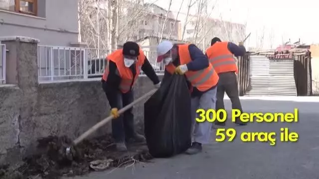 Sivas Belediyesi 'Çöpçüler Kralı' filminin müziği ile temizlik klibi hazırladı Sivas Belediyesi 'Çöpçüler Kralı' filminin müziği ile temizlik klibi hazırladı