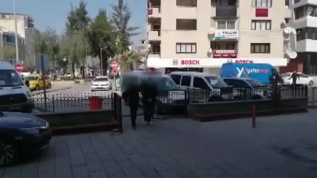 Terör örgütü propagandası yaptığı gerekçesiyle yakalanan şüpheli tutuklandı Terör örgütü propagandası yaptığı gerekçesiyle yakalanan şüpheli tutuklandı