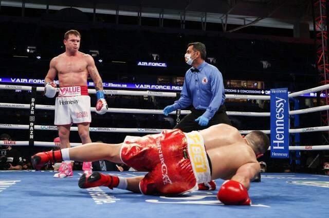 Turkish boxer Avni Yıldırım faced with Canelo Alvarez