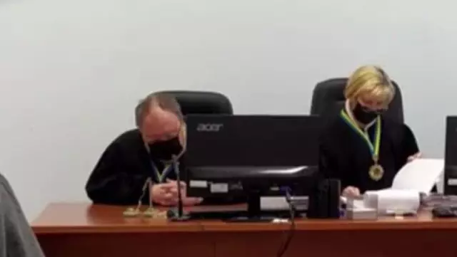 Mahkemede uyuyakalan hakim, sosyal medyanın diline düştü Mahkemede uyuyakalan hakim, sosyal medyanın diline düştü