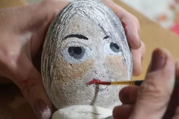 Yaptığı sanatla 'taşlara fısıldayan kadın' olarak biliniyor Yaptığı sanatla 'taşlara fısıldayan kadın' olarak biliniyor