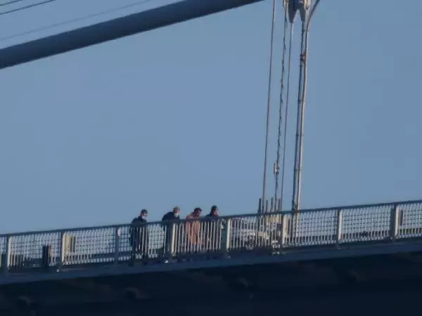 15 Temmuz Şehitler Köprüsü'nde intihar girişimi: 5 saatte ikna edildi 15 Temmuz Şehitler Köprüsü'nde intihar girişimi: 5 saatte ikna edildi