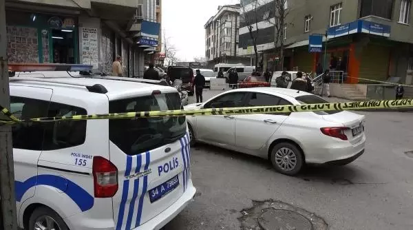 3 kişinin bulunduğu otomobile silahlı saldırı kamerada 3 kişinin bulunduğu otomobile silahlı saldırı kamerada
