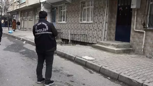 3 kişinin bulunduğu otomobile silahlı saldırı kamerada 3 kişinin bulunduğu otomobile silahlı saldırı kamerada