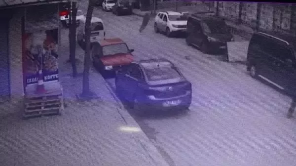 3 kişinin bulunduğu otomobile silahlı saldırı kamerada 3 kişinin bulunduğu otomobile silahlı saldırı kamerada