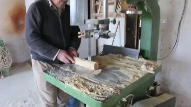 30 haneli köyün çoğunluğu geçimini kaşıkçılıktan sağlıyor 30 haneli köyün çoğunluğu geçimini kaşıkçılıktan sağlıyor