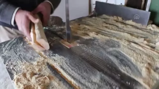 30 haneli köyün çoğunluğu geçimini kaşıkçılıktan sağlıyor 30 haneli köyün çoğunluğu geçimini kaşıkçılıktan sağlıyor