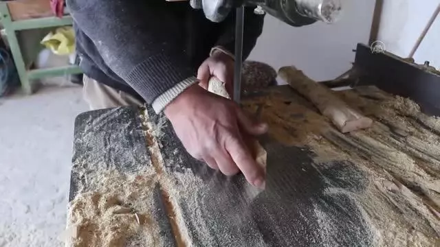 30 haneli köyün çoğunluğu geçimini kaşıkçılıktan sağlıyor 30 haneli köyün çoğunluğu geçimini kaşıkçılıktan sağlıyor