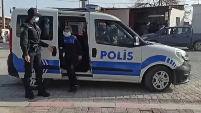 Son dakika haberi | Adana İl Emniyet Müdürü İnci'den polislik hayali kuran çocuğa 'üniforma' sürprizi Son dakika haberi | Adana İl Emniyet Müdürü İnci'den polislik hayali kuran çocuğa 'üniforma' sürprizi