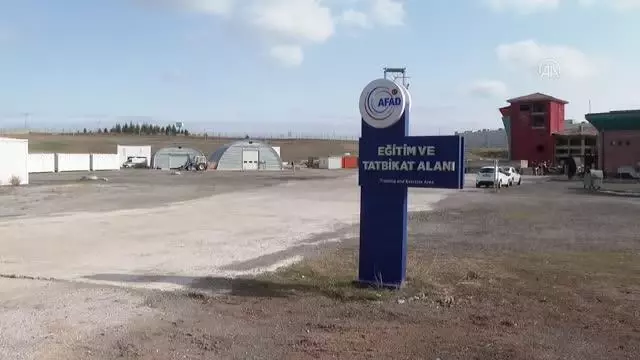 AFAD ekipleri arama kurtarma çalışmalarını 'arkeolog' hassasiyetinde yürütüyor (2) AFAD ekipleri arama kurtarma çalışmalarını 'arkeolog' hassasiyetinde yürütüyor (2)
