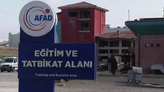 AFAD ekipleri arama kurtarma çalışmalarını 'arkeolog' hassasiyetinde yürütüyor (2) AFAD ekipleri arama kurtarma çalışmalarını 'arkeolog' hassasiyetinde yürütüyor (2)